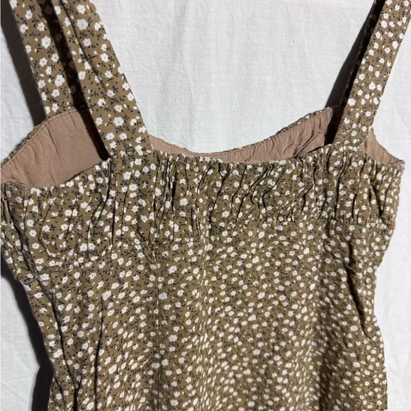 Princess Polly tan with white flower pattern Size 4 - Picture 6 of 8